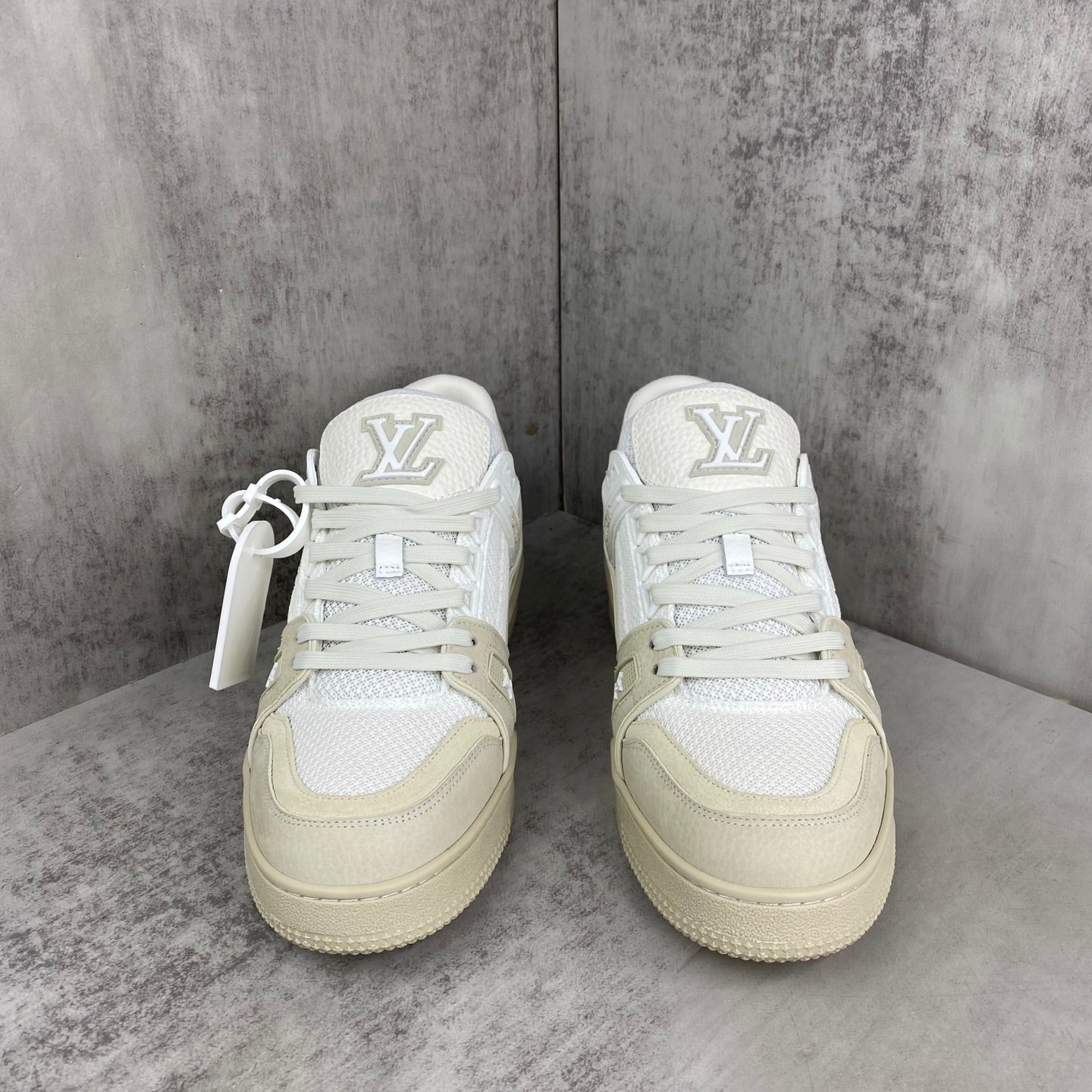 LOUISVUITTON ベージュ トレイナー スニーカー
