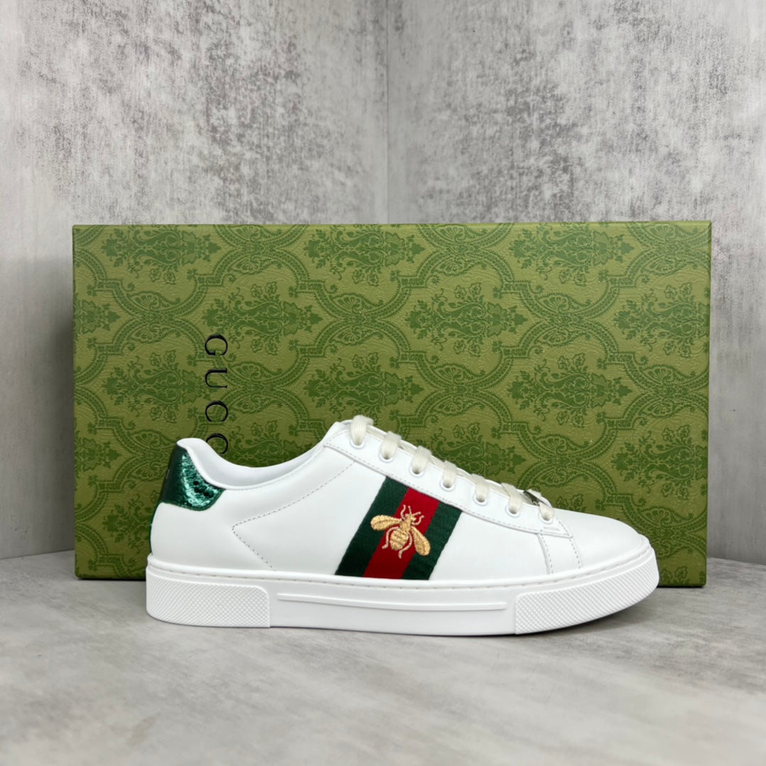 GUCCI ハチ付き レザースニーカー