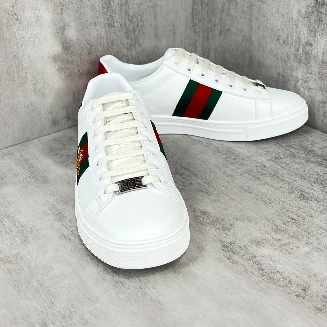 GUCCI ハチ付き レザースニーカー