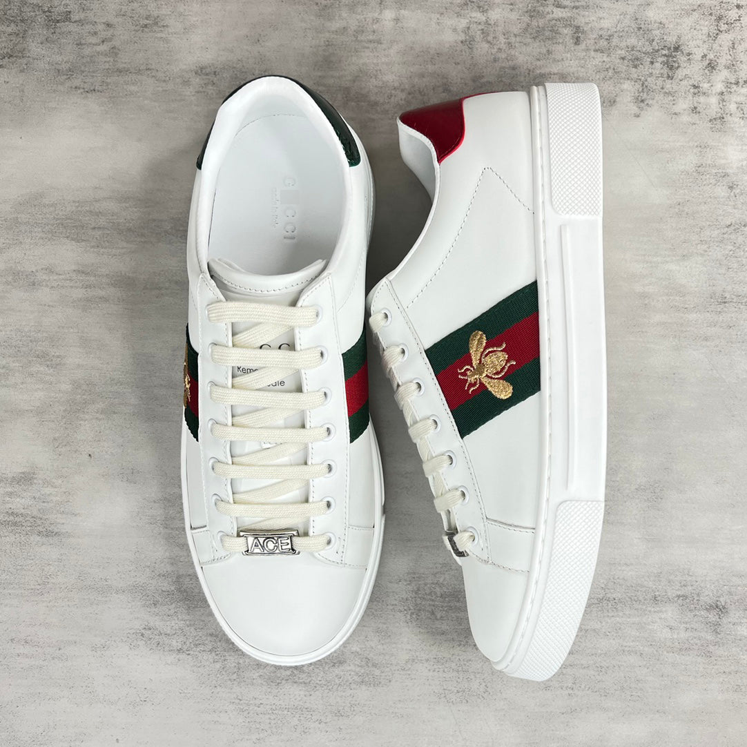 GUCCI ハチ付き レザースニーカー