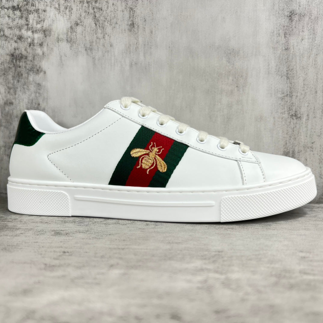 GUCCI ハチ付き レザースニーカー