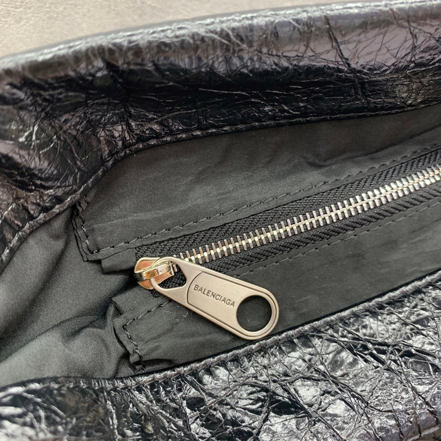 BALENCIAGA クロスボディ ダストバッグ ポーチ
